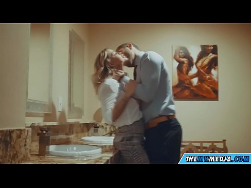 ❤️ Cando unha loura tetona seduce nun baño público ❌ Vídeo de sexo a nós gl.vegasservice.ru ❌️❤
